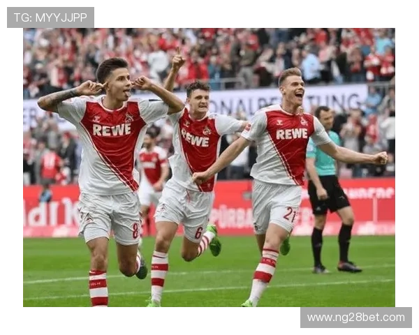 门兴3-1科隆：莱茵德比赛后双方球迷联欢