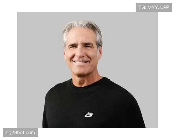 耐克CEO埃利奥特-希尔正式访问巴萨,与加维会面了解康复进展 耐克CEO埃利奥特-希尔正式访问巴萨,与加维会面了解康复进展